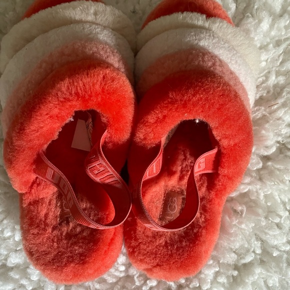 UGG slippers size 7 - Picture 2 of 3